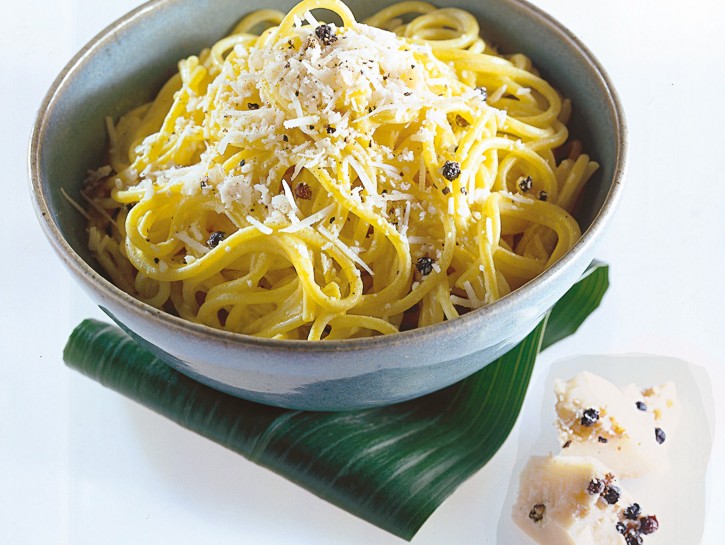 Ricetta Spaghetti Con Zafferano Pecorino E Pepe Donna Moderna