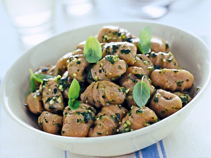 Ricetta Gnocchi Di Castagne Con Pesto Alla Ligure Donna Moderna