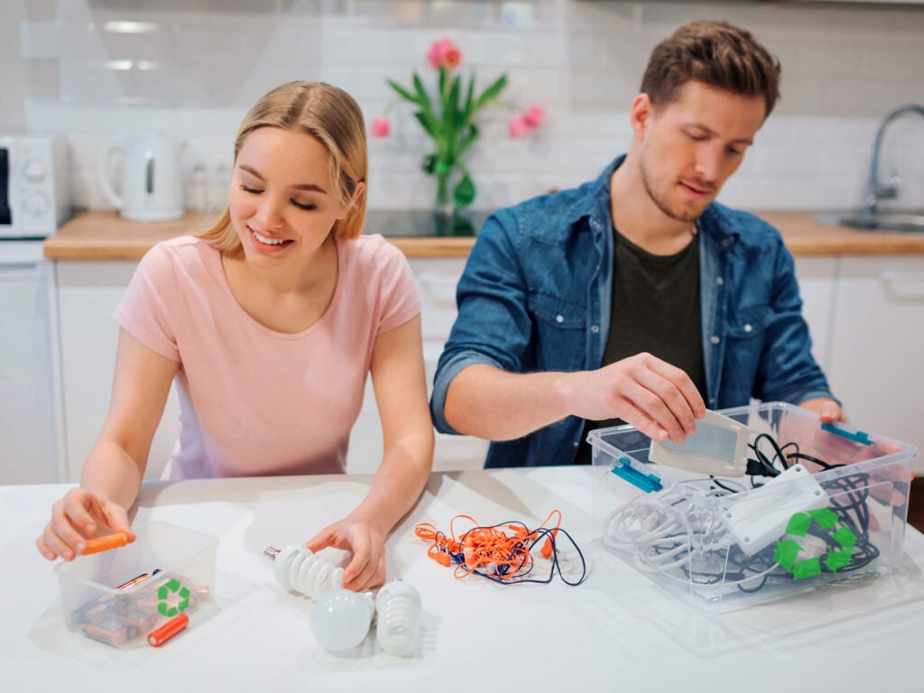 Come Si Smaltiscono I Materiali Non Riciclabili Donna Moderna