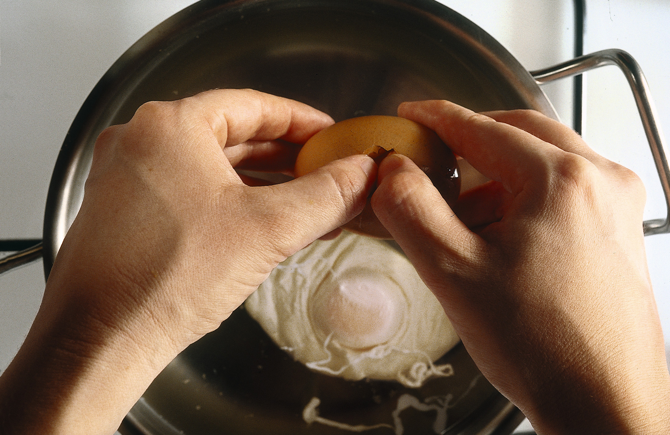 Ricetta Uova in camicia con salsa - Donna Moderna