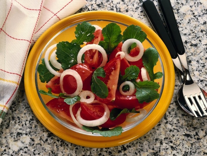 Ricetta Insalata di pomodori e rucola - Donna Moderna