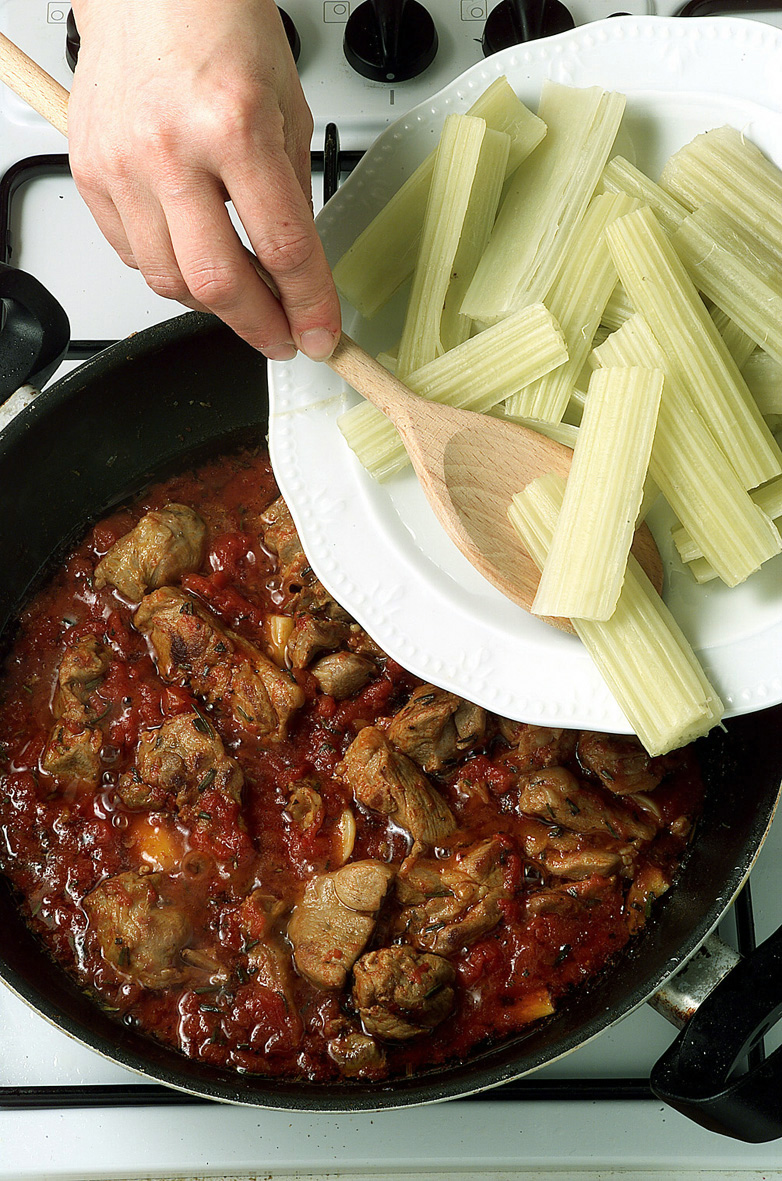 Ricetta Capretto con cardi e uova - Donna Moderna