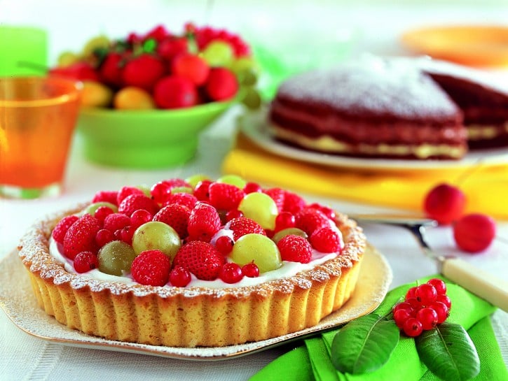 Ricetta Crostata di frutta alla panna - Donna Moderna