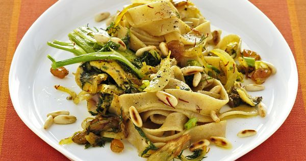 Ricetta Tagliatelle integrali con acciughe - Donna Moderna