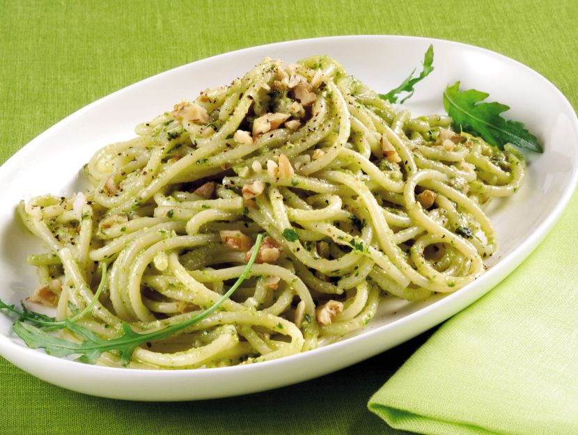 Ricetta Pasta al pesto di zucchine e rucola - Donna Moderna