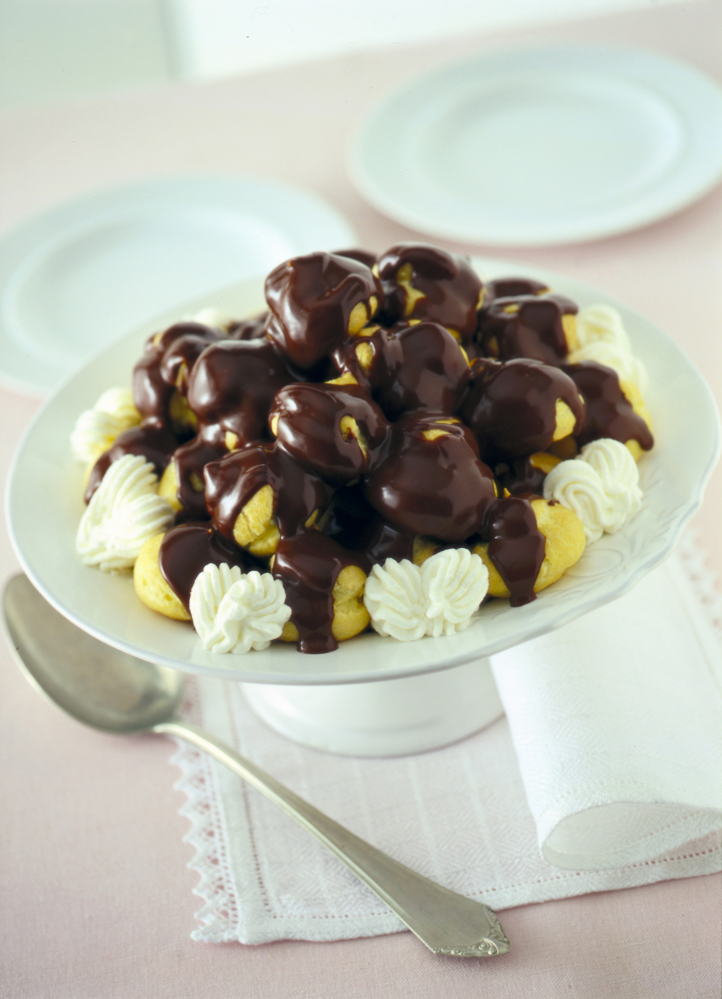 Ricetta Profiteroles Al Cioccolato Donna Moderna