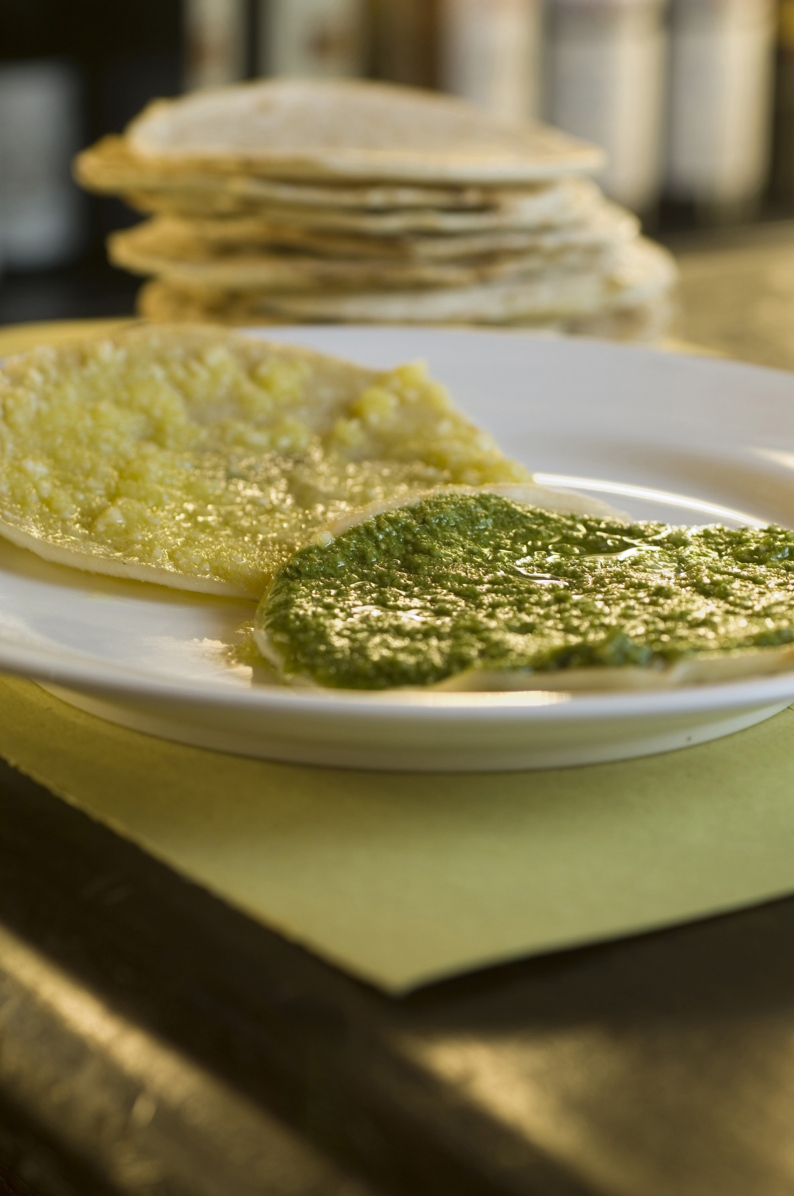 panigacci-liguri-con-pesto-leggero-olio-e-parmigiano