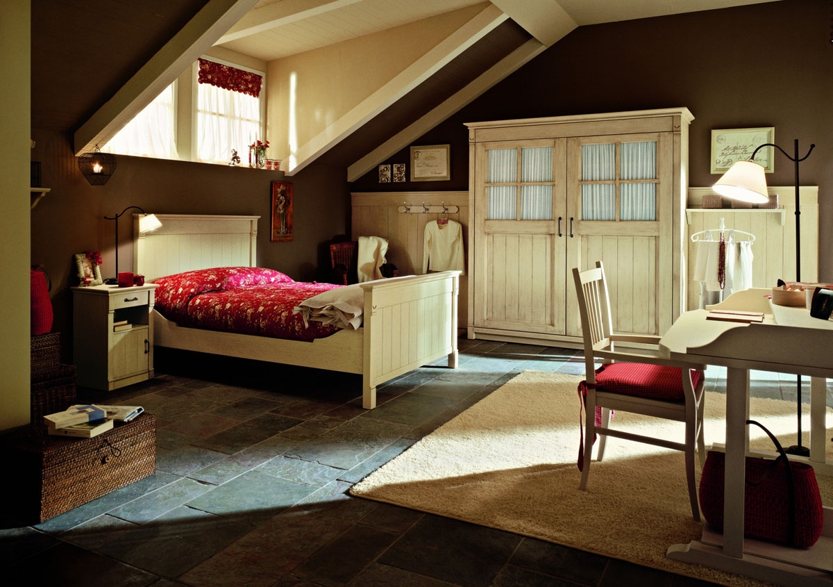 Rinnova la tua casa - Consiglio#9] #Camera da letto #Aggiungi una panca, un  baule a piedi letto o cambia la sedia Se la tua camera…