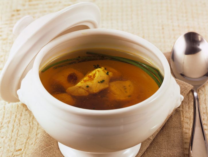 Ricetta Brodo Di Gallina Con Bocconcini Di Pollo E Curry Donna Moderna