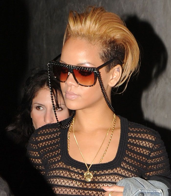 rihanna-capelli-04