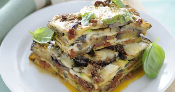 Contorni. Verdure Parmigiana di melanzane Parmigiana di melanzane – Cucina  regionale Ingredienti per 10 persone 1,5 kg di melanzane 200 g di  mozzarella. - ppt scaricare