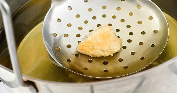 Come capire la temperatura dell'olio senza termometro - La ricetta