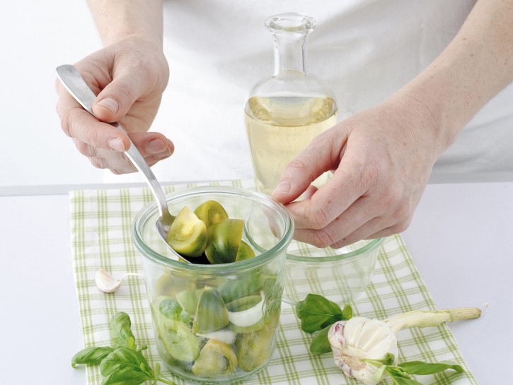 Ricetta Pomodori verdi sott'aceto con cipolle - Donna Moderna