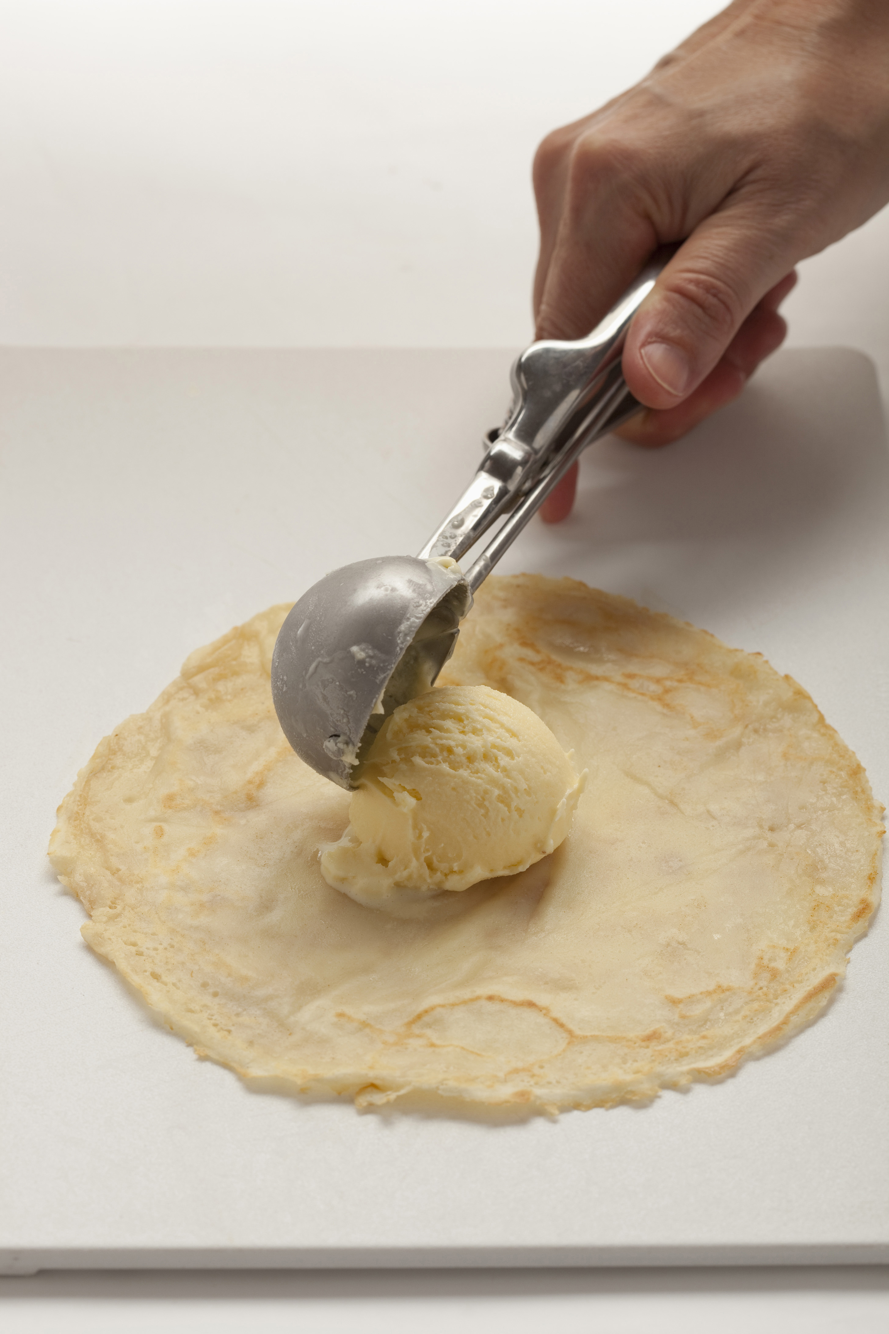 Ricetta Crespelle al gelato con fichi caramellati - Donna ...