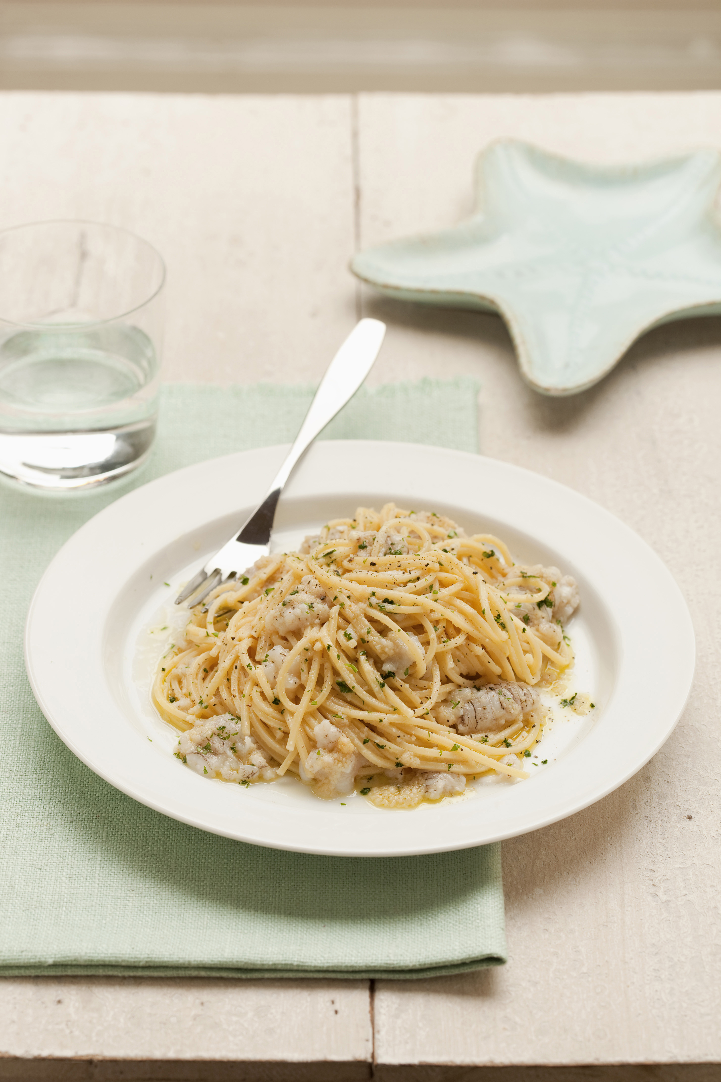 Ricetta Spaghetti alla chitarra con le canocchie - Donna ...