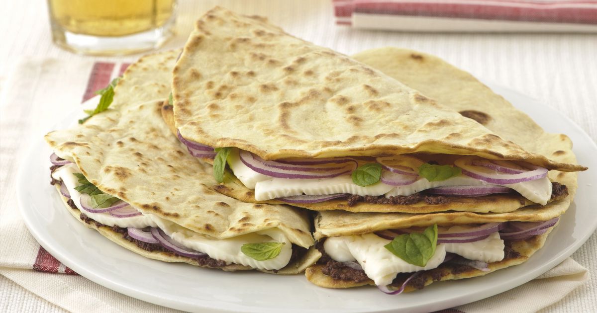 Ricetta Piadine con paté di olive e primosale - Donna Moderna