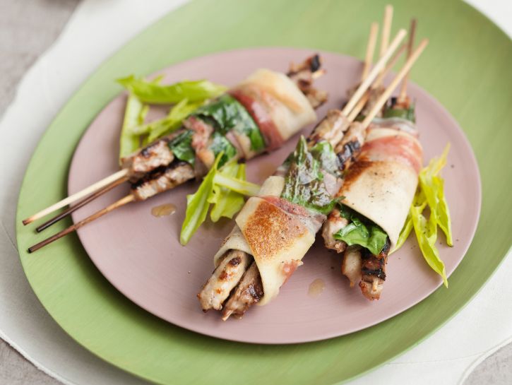 Spiedini di pane con pancetta, arrosticini e tarassaco - Donna Moderna