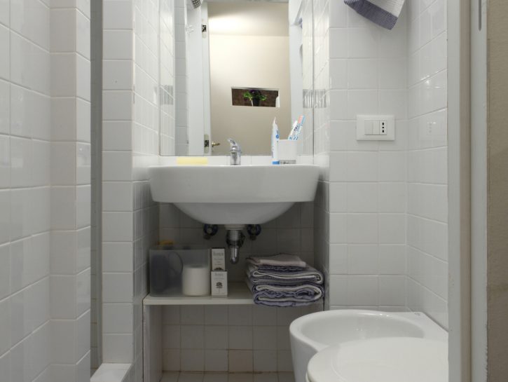 Arredo Bagno Fai Da Te.Spazi Ristretti 7 Idee Per Arredare Un Bagno Piccolo Donna Moderna