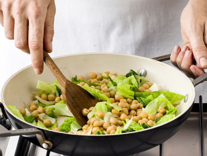 Ricetta Polenta con verza, ceci e calamaretti - Donna Moderna