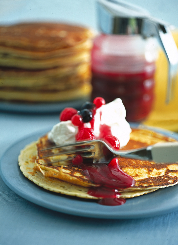 Ricetta Pancakes con salsa ai frutti di bosco - Donna Moderna