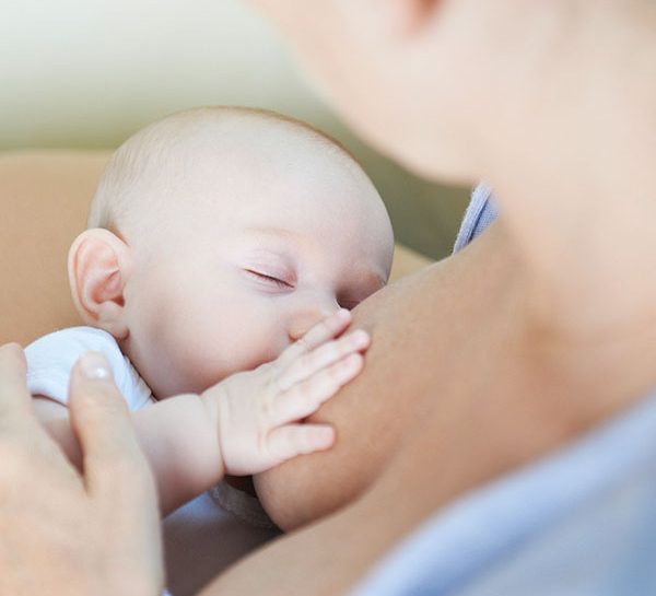 Omeopatia e allattamento: un aiuto per mamma e neonato - Donna Moderna