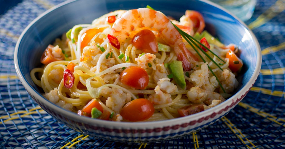 Ricetta Spaghetti Con Avocado E Tartara Scottata Di Gamberi Donna Moderna