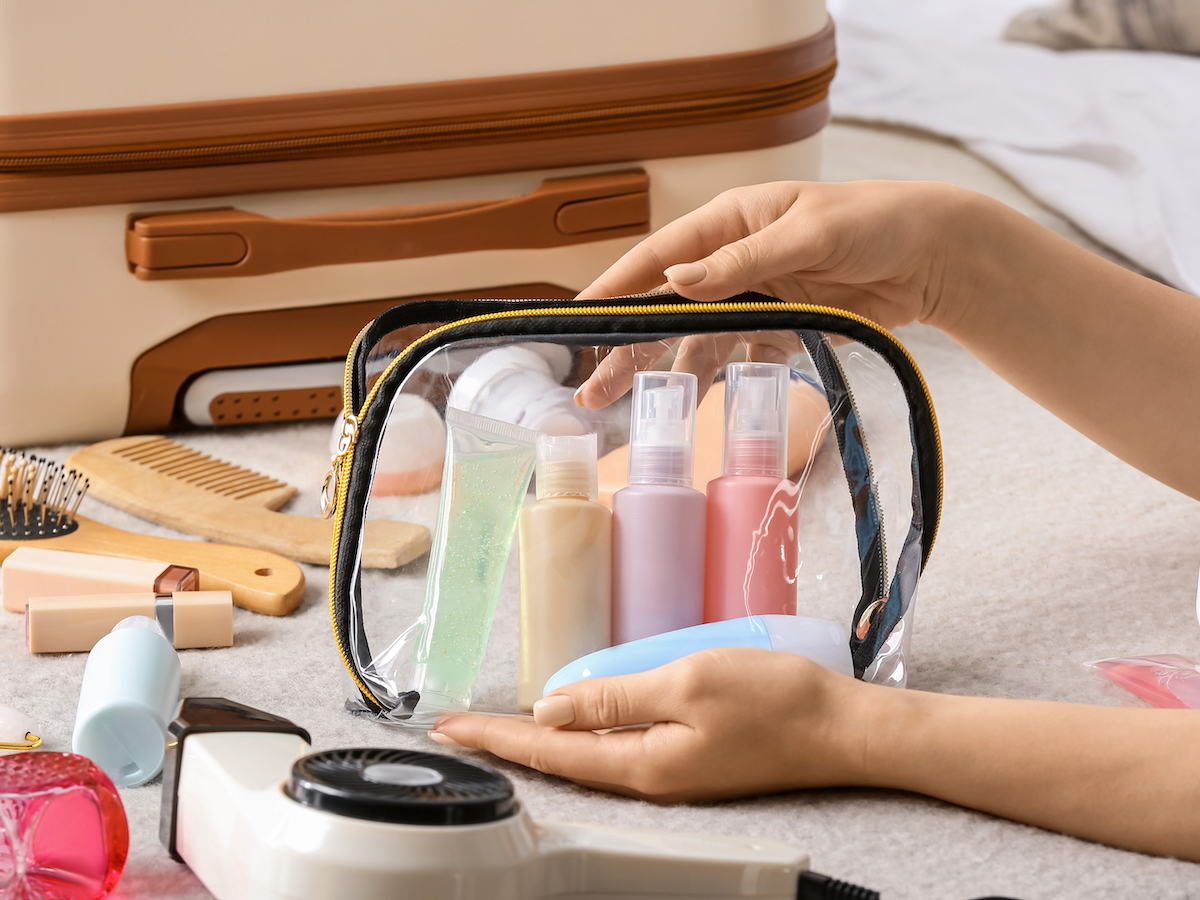 Cosmetici mini-taglia da viaggio: prodotti e accessori indispensabili per  il beauty case on the road