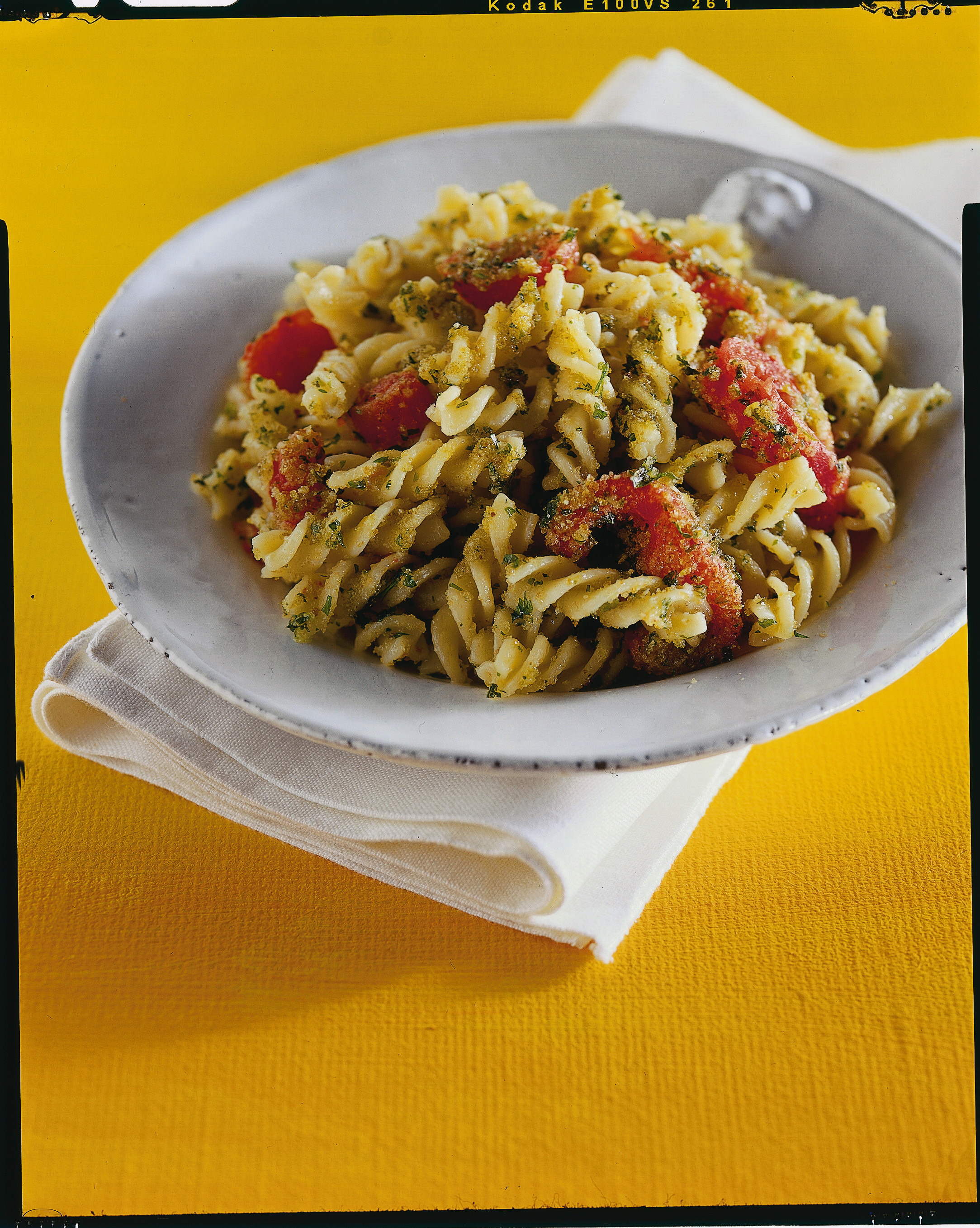 Ricetta Fusilli con pomodori gratinati al forno - Donna ...