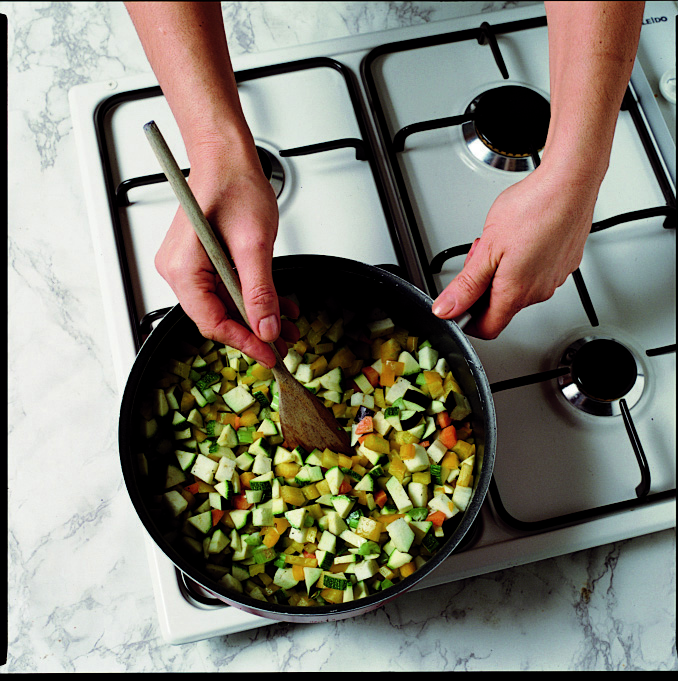 Ricetta Maccheroni con ragù di verdure - Donna Moderna