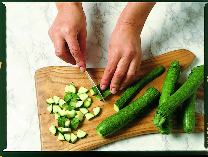 Ricetta Spaghetti scamorza e zucchine - Donna Moderna