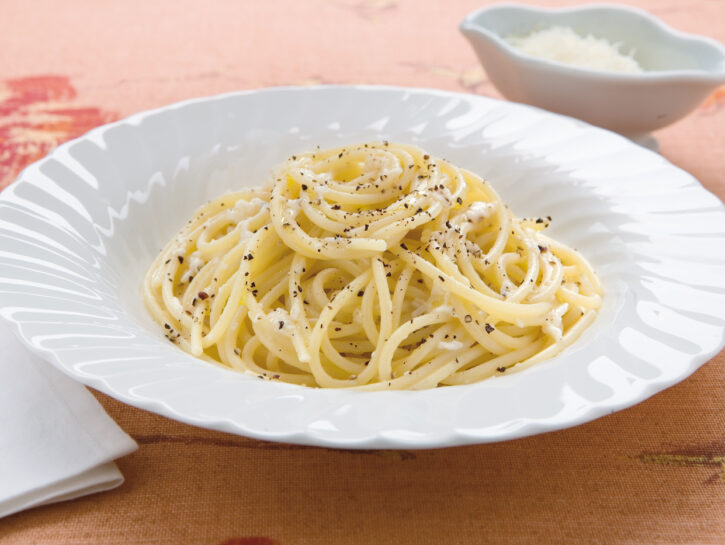 Spaghetti cacio e pepe: la ricetta perfetta - Donna Moderna