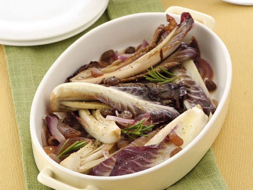 Ricetta Radicchio Brasato Con Cipolle E Uvetta - Donna Moderna