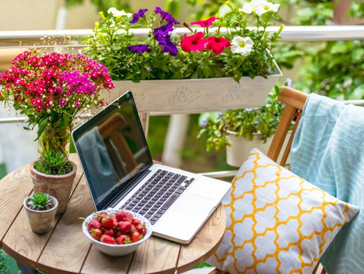 Come pulire balconi e terrazzi - Donna Moderna