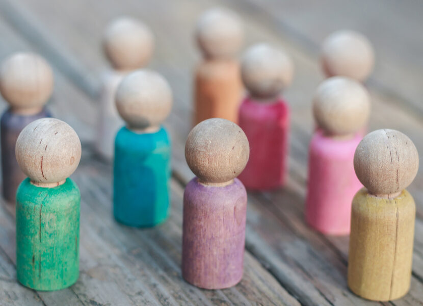 Giochi Montessori per imparare i colori con il tuo bambino