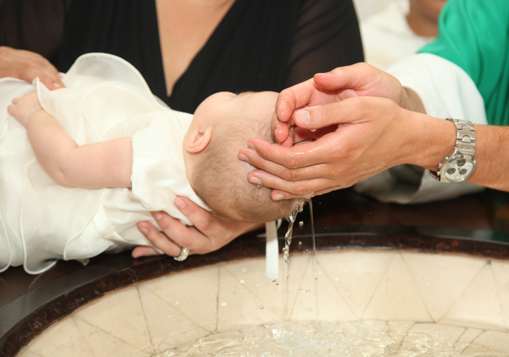 Frasi Battesimo: auguri per il bimbo da Madrina, Padrino e Nonni - Donna  Moderna