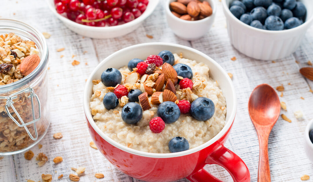 Porridge a colazione, perché fa bene e ricetta - Donna Moderna