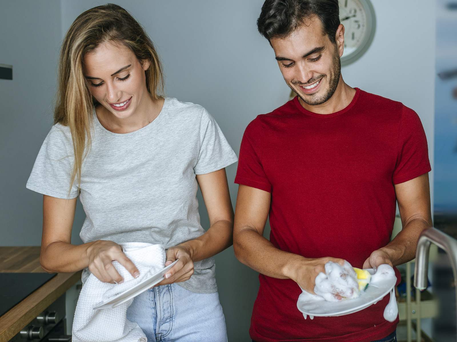 Pulizie: 8 incredibili benefici di fare le faccende domestiche che anche la  scienza conferma - greenMe