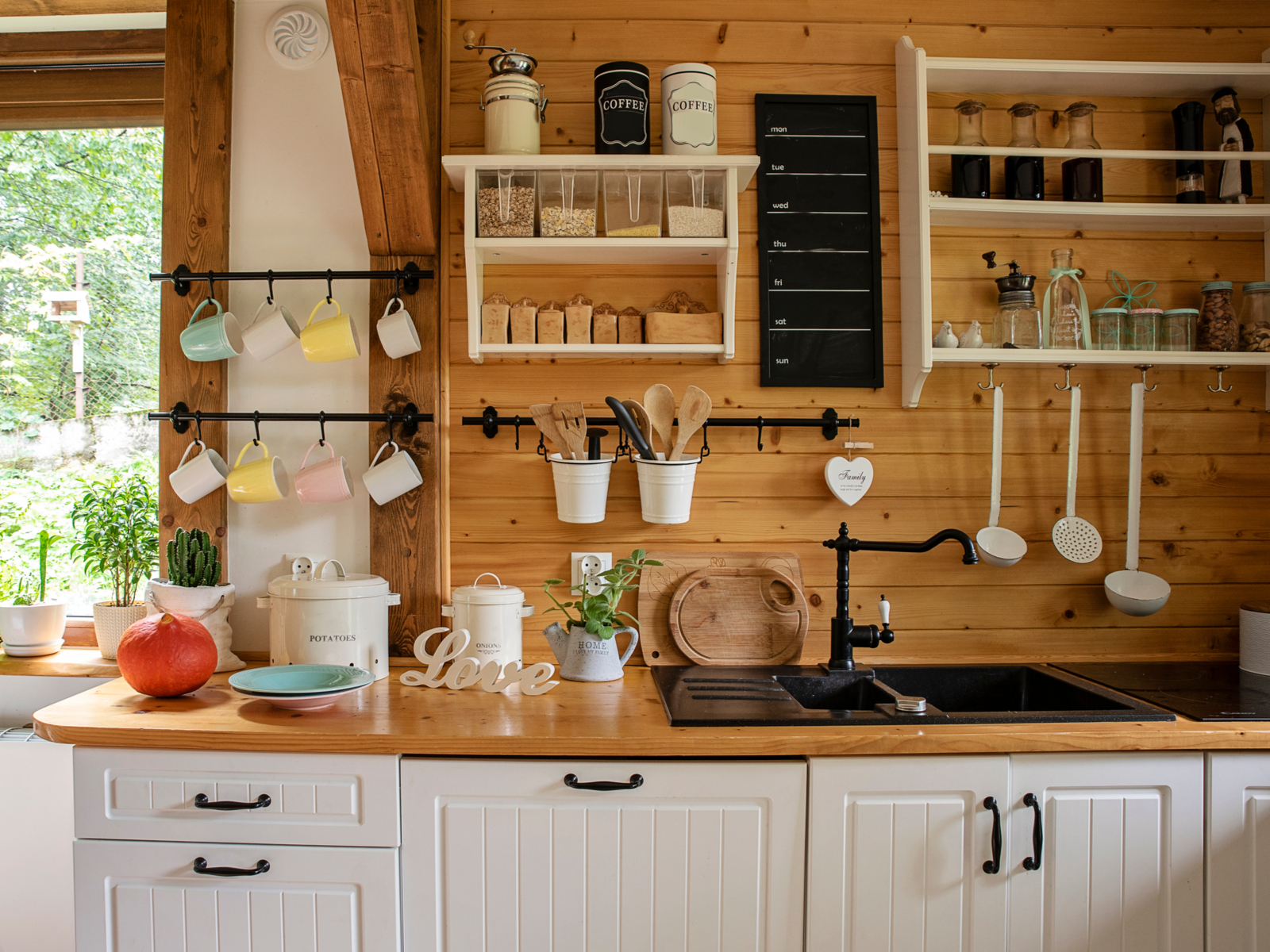 5 oggetti utili per sfruttare al meglio lo spazio in cucina