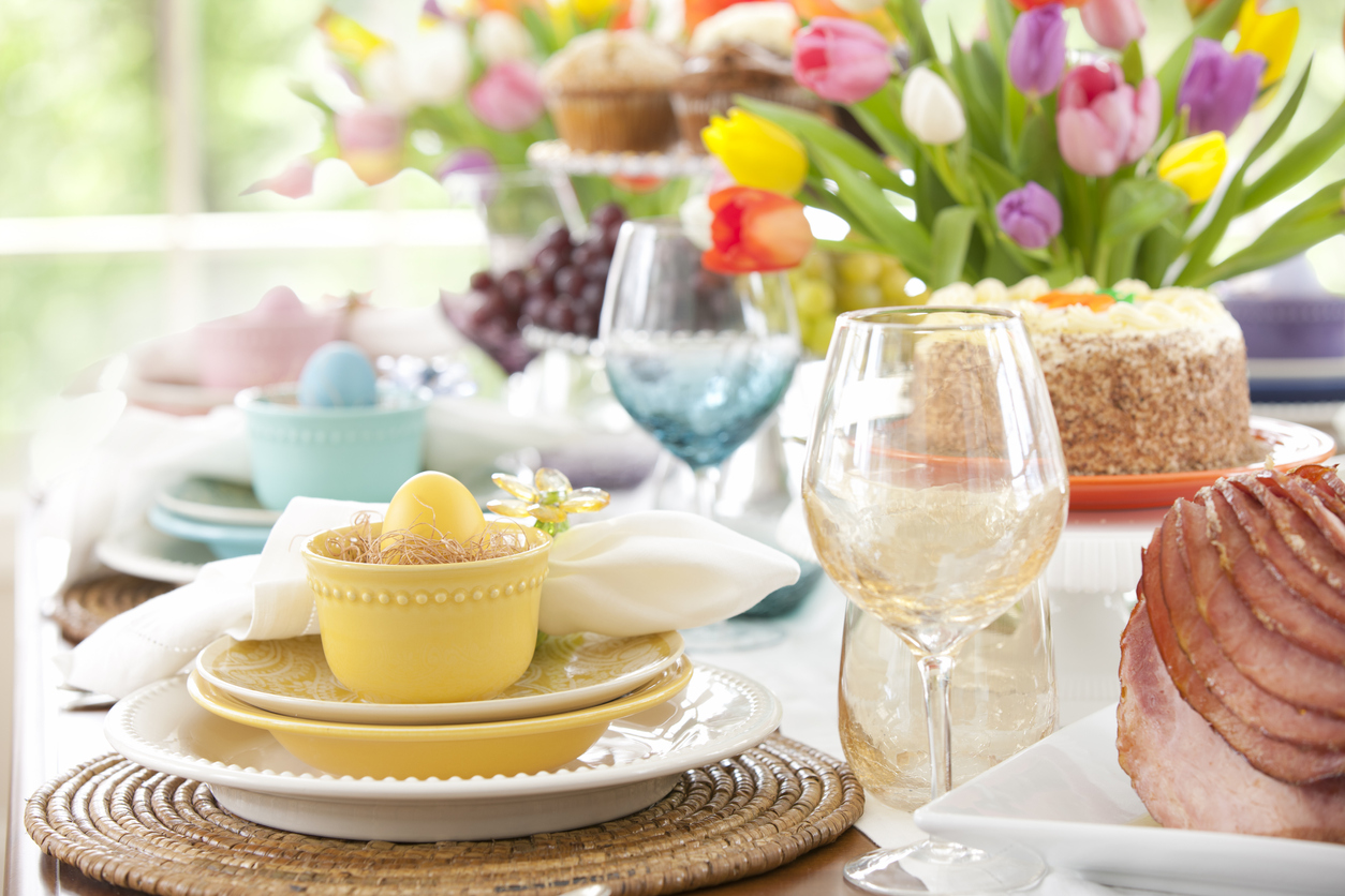Una tavola di Pasqua in stile romantico