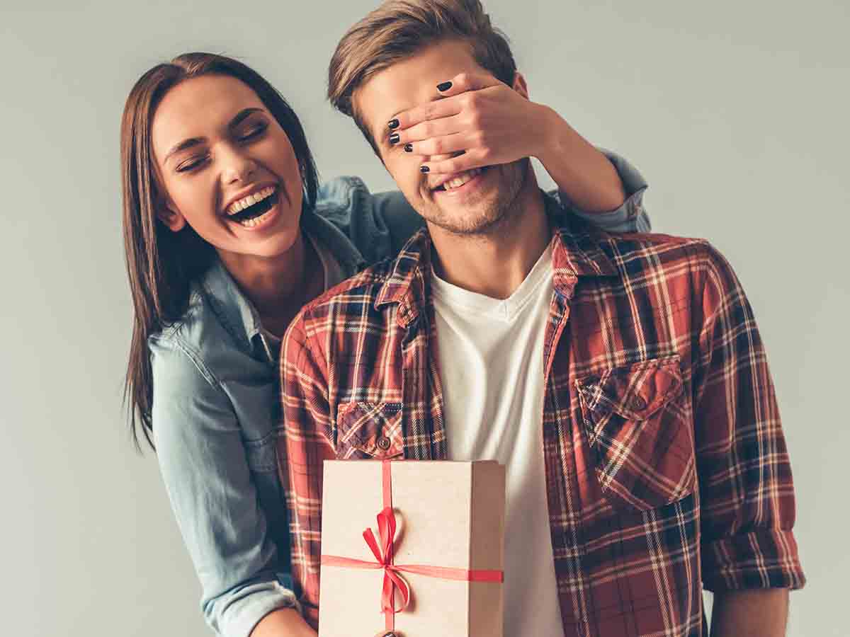 Parlare con i regali: l'arte di donare al tuo partner un segno di vera  presenza - Donna Moderna