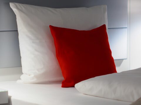 5 modi per disporre i cuscini sul letto [FOTO]  Camera da letto di casa, Cuscini  per il letto, Ispirazione da camera da letto