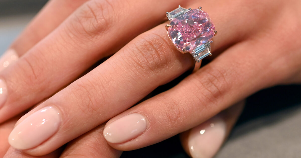 Do you like pink and yellow color?  Discover the Fashion of Fancy Diamonds