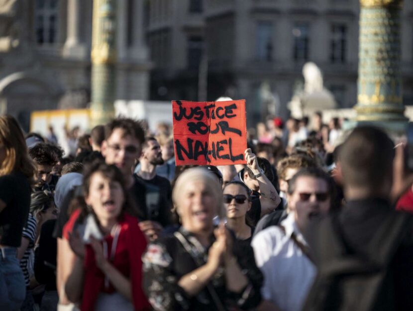 Donne francesi in piazza, la nonna di Nahel: "Fermatevi"