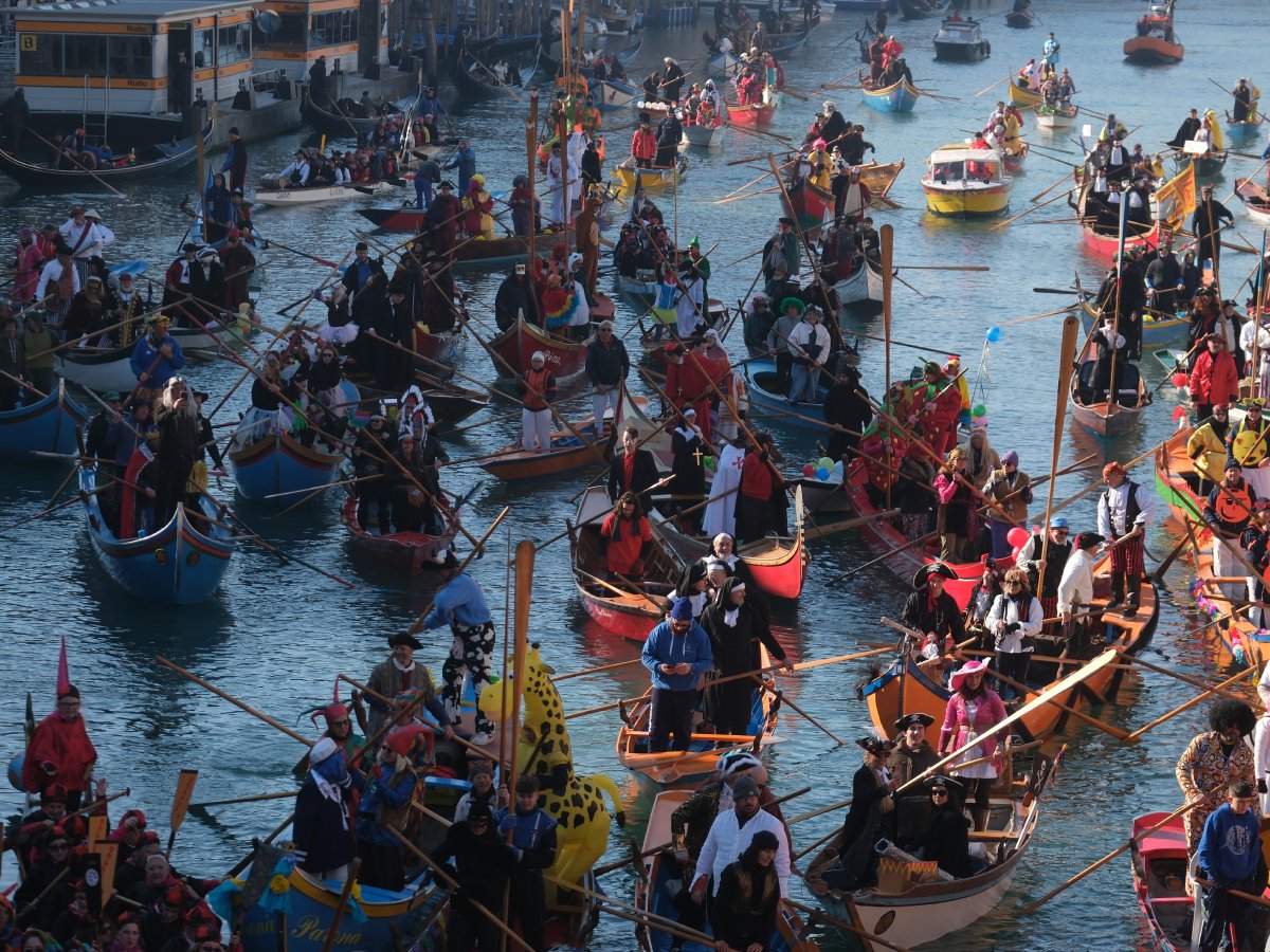 Guanti Bianchi E Carnevale Di Venezia Immagine Stock - Immagine di  particolare, halloween: 53709767