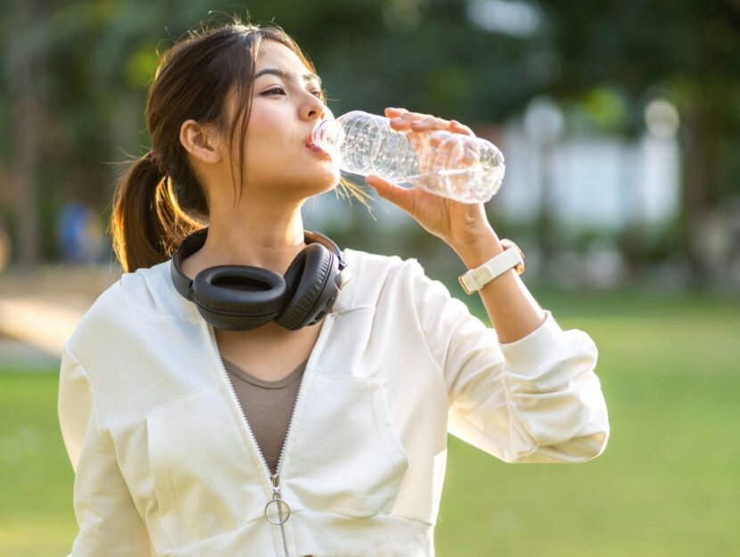 Nanoplastiche: i dati allarmanti sulle bottiglie d'acqua - Donna Moderna