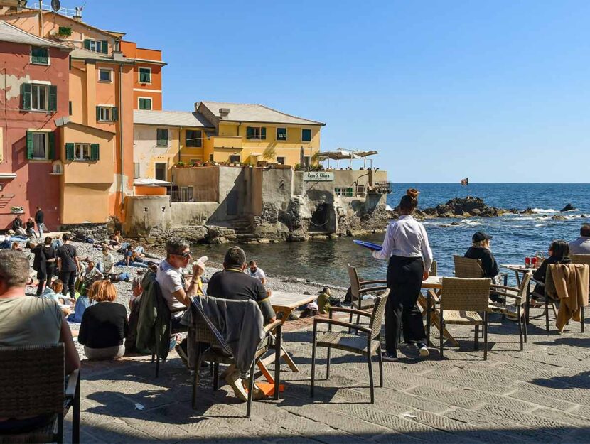 Turisti a Boccadasse, Genova