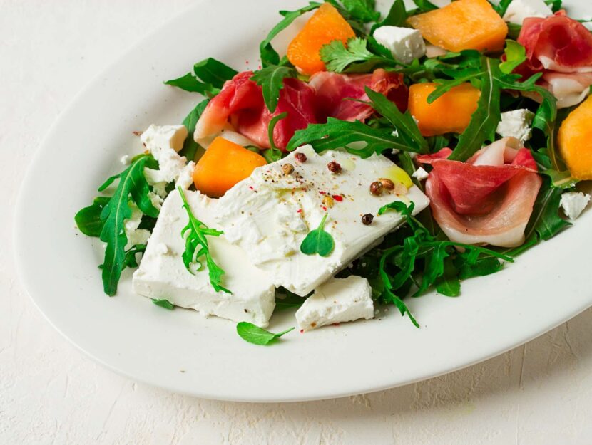 Insalata melone, feta e rucola e prosciutto