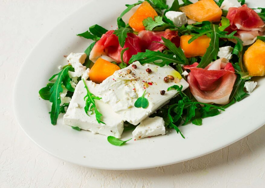 Insalata melone, feta, rucola e prosciutto - Donna Moderna