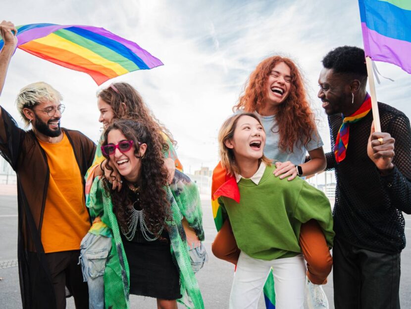 Un gruppo di ragazzi che lotta per i diritti arcobaleno