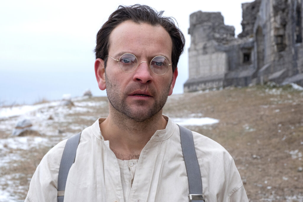 Alessandro Borghi in Campo di Battaglia di Gianni Amelio. Mostra del Cinema di Venezia 81